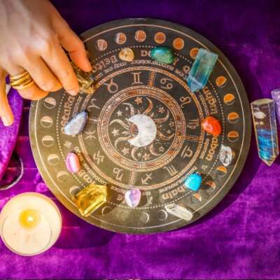 Médium astro : quand la voyance et l’astrologie se rejoignent